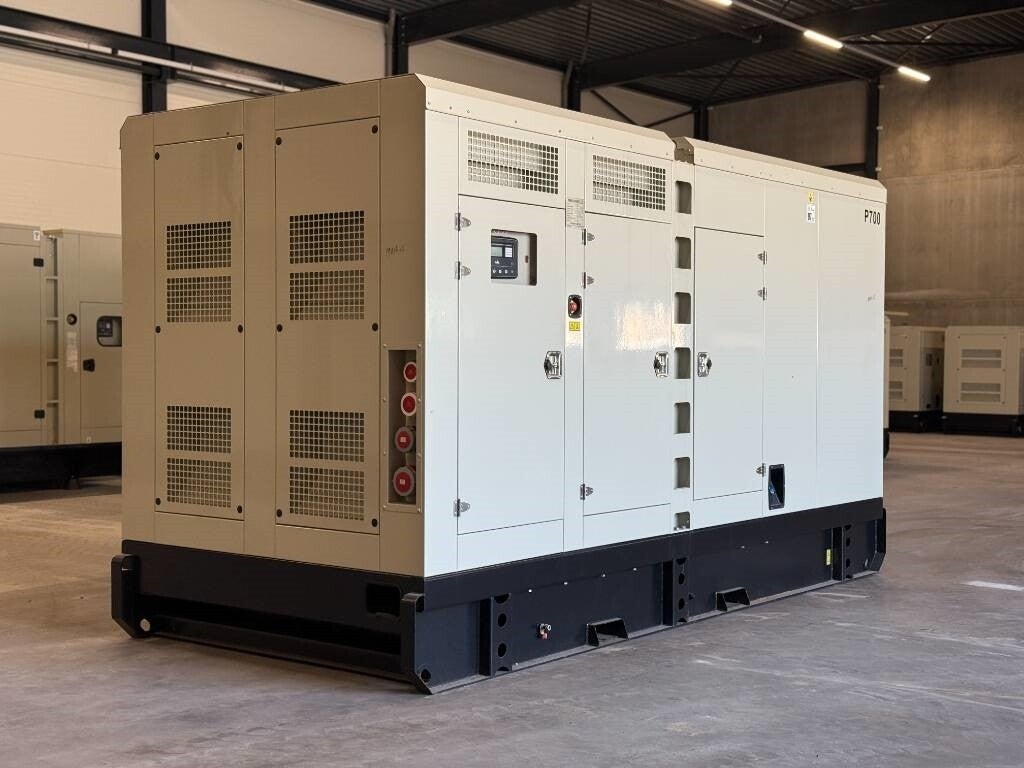 Groupe électrogène diesel 700 kVA Perkins 2806D-E18TAG1A – Triphasé 400V – Insonorisé – 50 Hz — vue 1